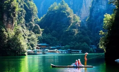 张旅集团召开2026年春节假期旅游接待暨安全生产工作复盘会